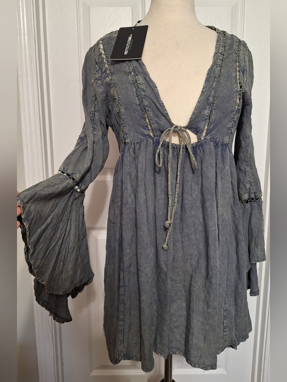 NWT Pretty Little Thing Bohemian Babydoll Cutout Lace Dress V-Neck Size US 8